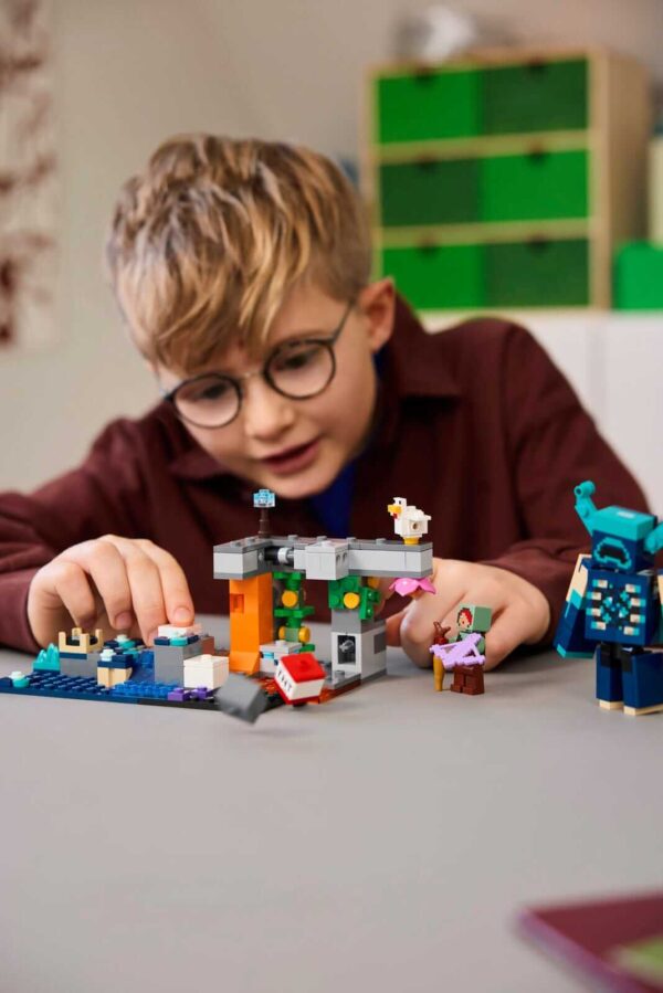 LEGO Minecraft 21274 The Warden Encounter