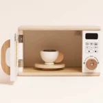 Le Toy Van LETV3002 Microwave Set