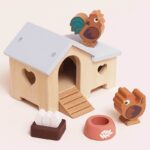 Le Toy Van LEME1202 Wooden Chicken Coop Set