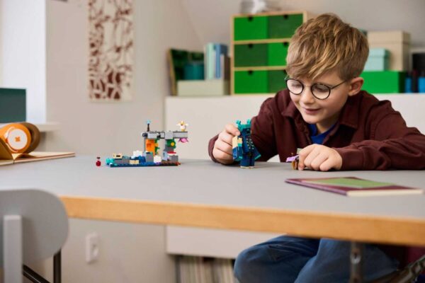 LEGO Minecraft 21274 The Warden Encounter