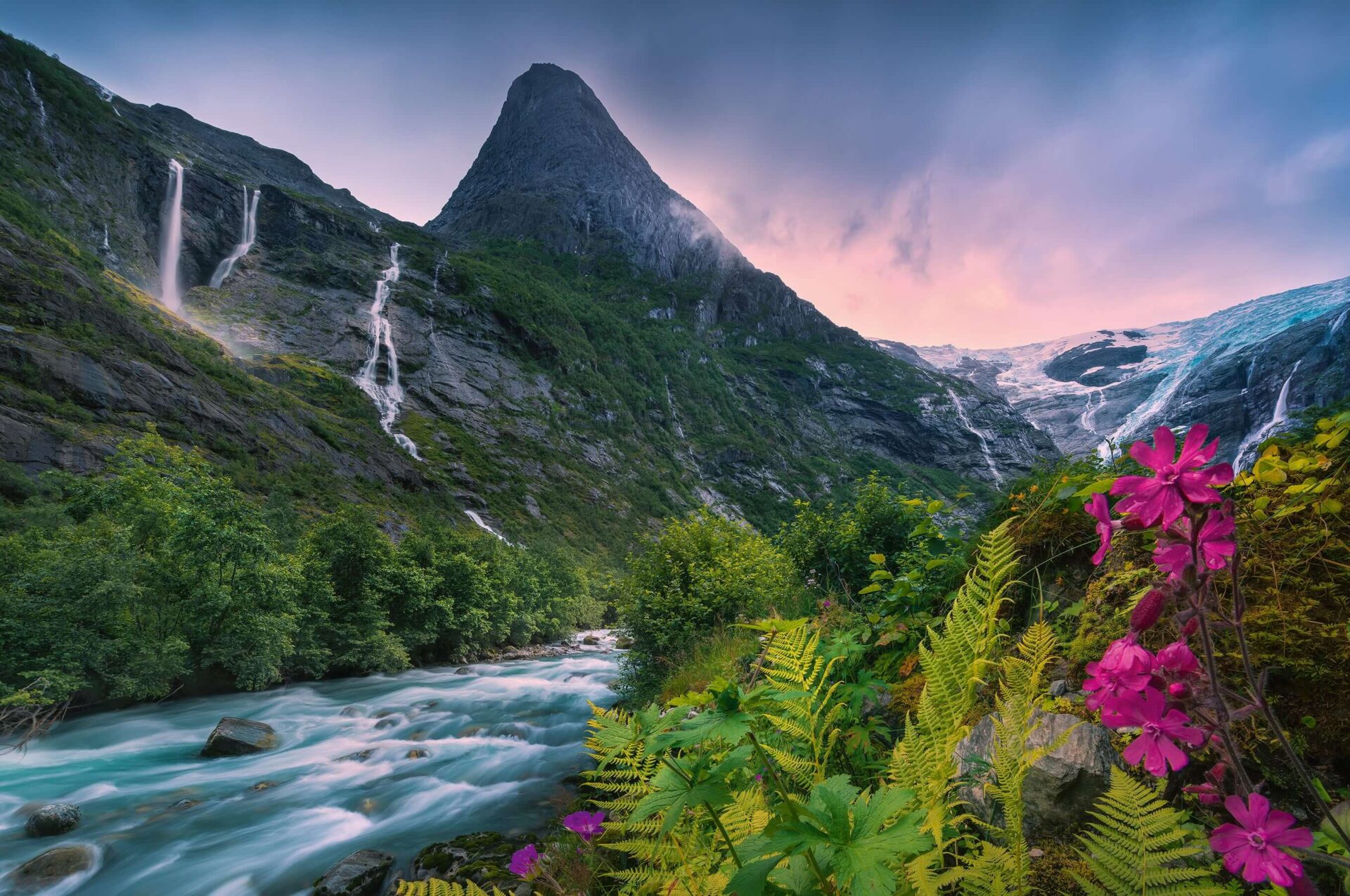 Ravensburger Stunning Mountain Vibes Puzzle 4000pc