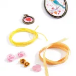 Djeco DJ9801 Pearl Beads And Flowers